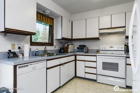 1740 Orca Pl, Anchorage, AK 99501 photo 6