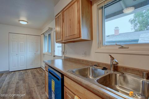 3424 E 18th Ave, Anchorage, AK 99508 photo 9