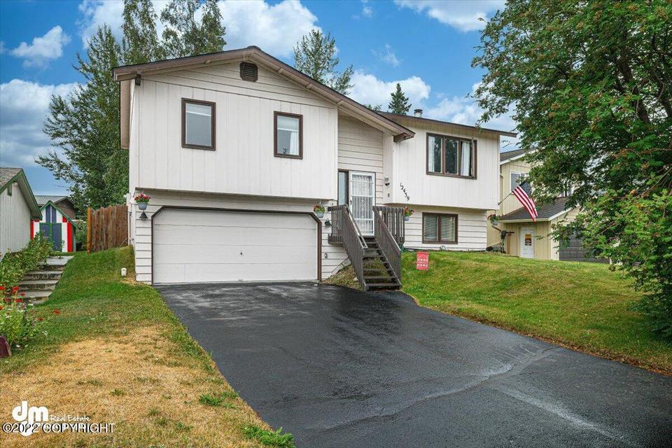  12439 Crested Butte Dr, Eagle River, AK 99577 photo 2