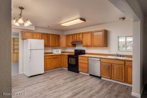324 E Manor Ave, Anchorage, AK 99501 photo 28