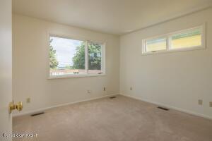 324 E Manor Ave, Anchorage, AK 99501 photo 10