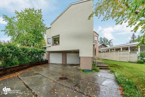 324 E Cook Ave, Anchorage, AK 99501 photo 2