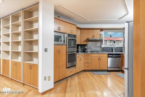 324 E Cook Ave, Anchorage, AK 99501 photo 9
