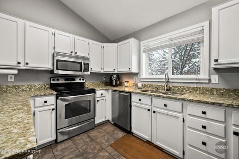 9308 Hall Cir, Eagle River, AK 99577 photo 15