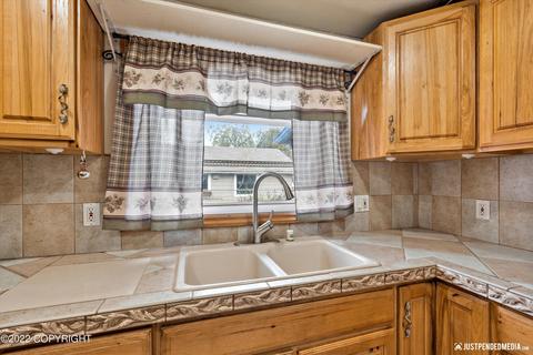 2420 E 27th Ave, Anchorage, AK 99508 photo 12