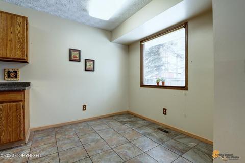 12624 Crested Butte Dr, Eagle River, AK 99577 photo 5