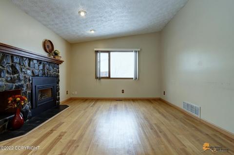 12624 Crested Butte Dr, Eagle River, AK 99577 photo 3
