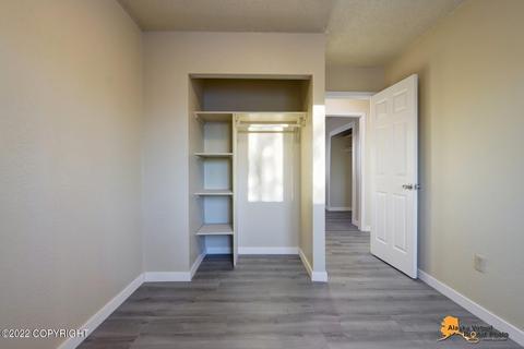 3504 E 17th Ave, Anchorage, AK 99508 photo 9