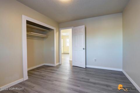 3504 E 17th Ave, Anchorage, AK 99508 photo 4