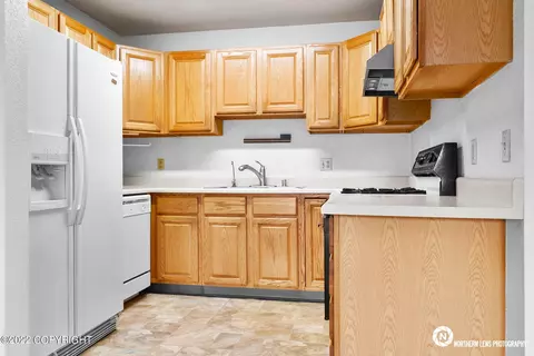528 State St, Anchorage, AK 99504 photo 2