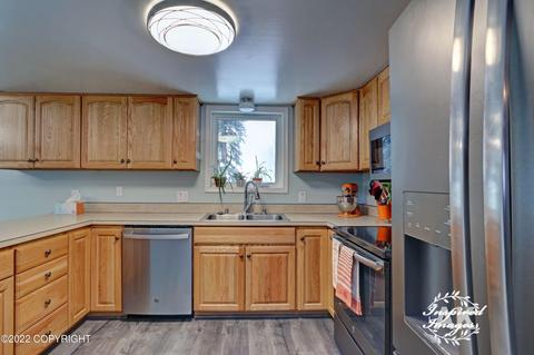 883 Ridge Loop Rd, North Pole, AK 99705 photo 3