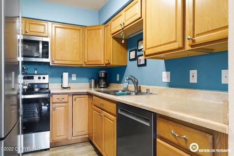 8024 Rosebud Cir, Anchorage, AK 99502 photo 2