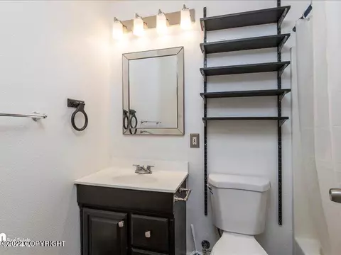 1600 E 40th Ct, Anchorage, AK 99508 photo 8