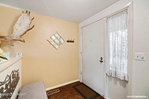 2134 Dawnlight Ct, Anchorage, AK 99501 photo 3