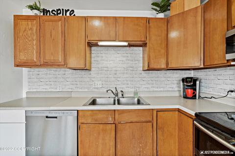 3217 Peterkin Ave, Anchorage, AK 99508 photo 12