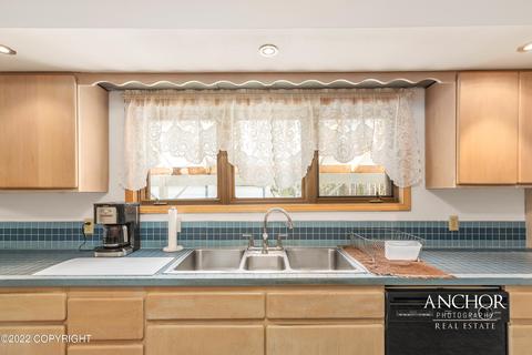 17634 Almdale Ave, Eagle River, AK 99577 photo 9