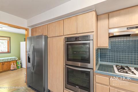 17634 Almdale Ave, Eagle River, AK 99577 photo 8