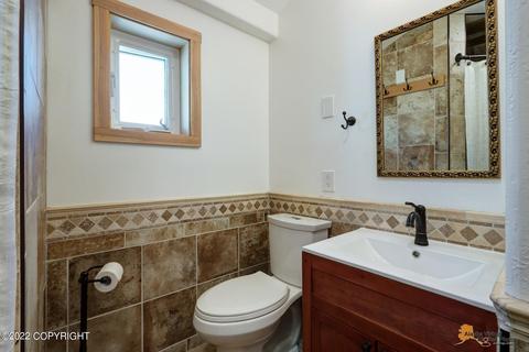 1736 Logan St, Anchorage, AK 99508 photo 21