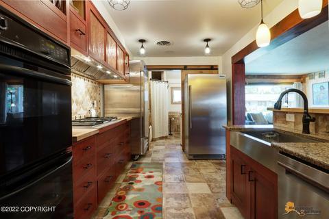 1736 Logan St, Anchorage, AK 99508 photo 9