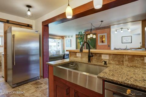 1736 Logan St, Anchorage, AK 99508 photo 8