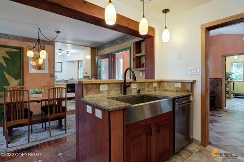 1736 Logan St, Anchorage, AK 99508 photo 7