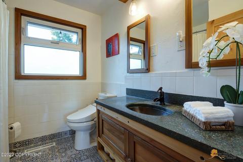 1736 Logan St, Anchorage, AK 99508 photo 24