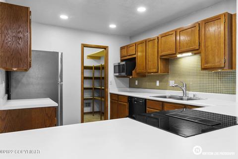 7336 Clairborne Dr, Anchorage, AK 99502 photo 4