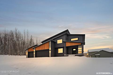 11950 E Kingdom Dr, Palmer, AK 99645