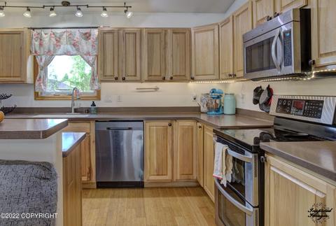 892 Minuteman Loop, North Pole, AK 99705 photo 3