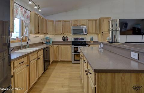 892 Minuteman Loop, North Pole, AK 99705 photo 2