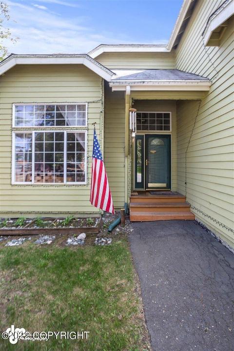 8001 Berry Patch Dr, Anchorage, AK 99502 photo 3