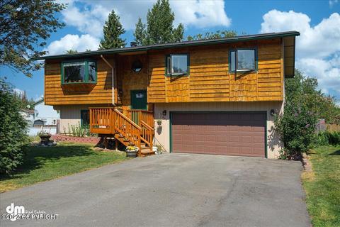 841 Jay Cir, Anchorage, AK 99504 photo 2