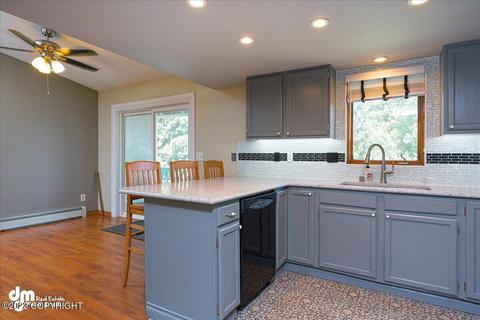 841 Jay Cir, Anchorage, AK 99504 photo 7