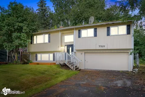 7521 Wade Cir, Anchorage, AK 99518