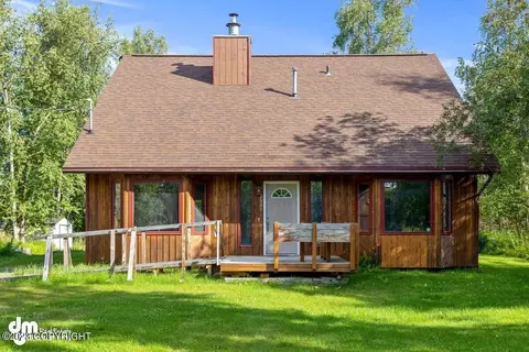 2521 E Hiawatha Dr, Wasilla, AK 99654