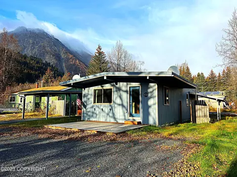 206 Marathon Dr, Seward, AK 99664