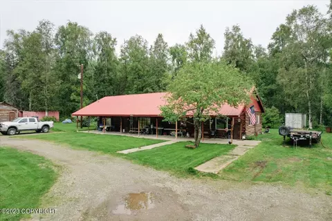 9413 Petersville Rd, Trapper Creek, AK 99683