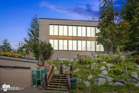 3901 Delores Dr, Eagle River, AK 99577