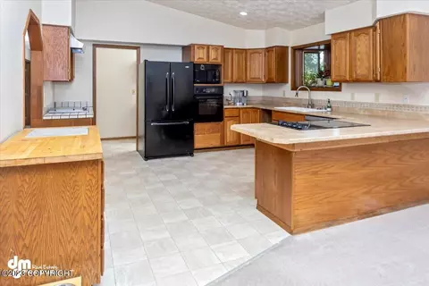 1101 Friendly Ln, Anchorage, AK 99504 photo 28