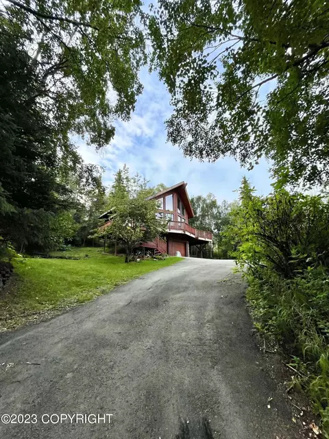 9841 Grover Dr, Anchorage, AK 99507