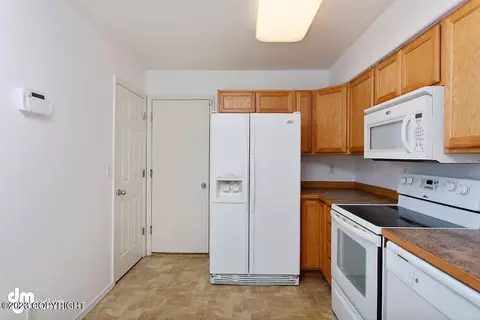 6670 Whispering Loop # B, Anchorage, AK 99504 photo 9