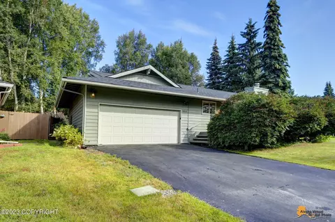 8010 Summerset Dr, Anchorage, AK 99518