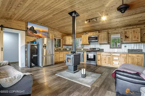 9105 N Liten Gata Cir, Palmer, AK 99645