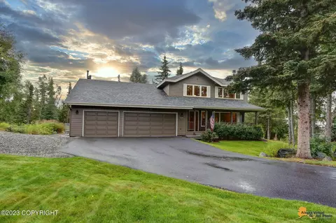 12220 Kinlien Cir, Anchorage, AK 99516