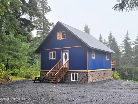 31864 Maximilian Ct, Seward, AK 99664