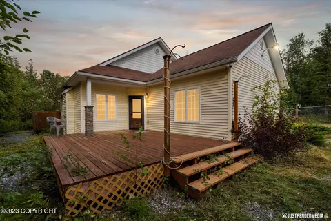 10315 W Pinckney Dr, Wasilla, AK 99623