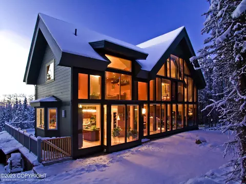8445 Sahalee Dr, Anchorage, AK 99507