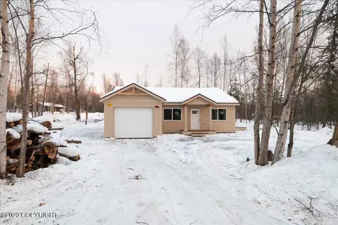 9185 S Starlight Ln, Wasilla, AK 99654
