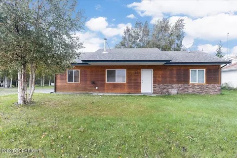 921 Shellinger St, North Pole, AK 99705
