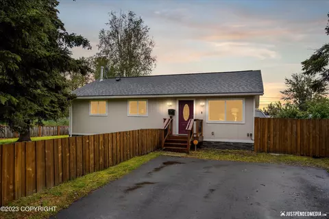 835 Irwin St, Anchorage, AK 99508 photo 2
